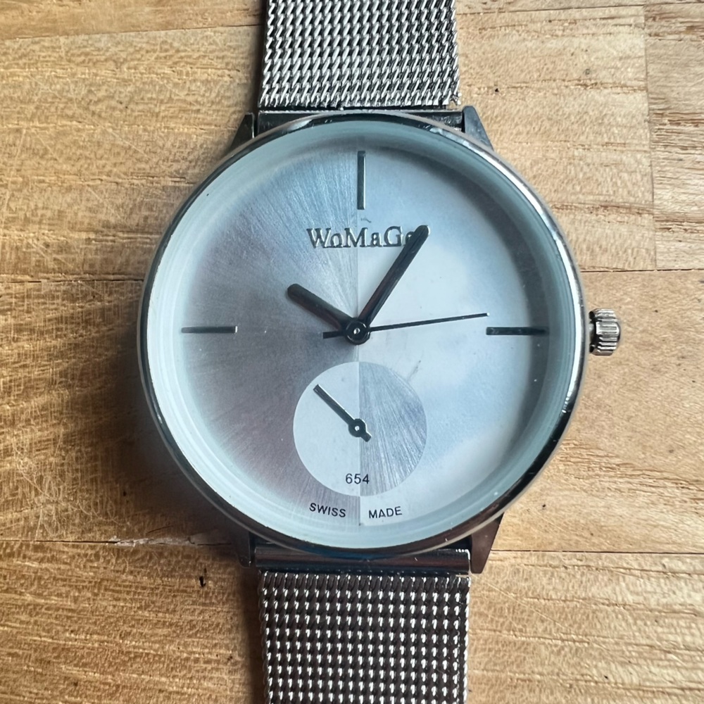 Womage 654 ladies silver tone dress watch NEW BATTERY